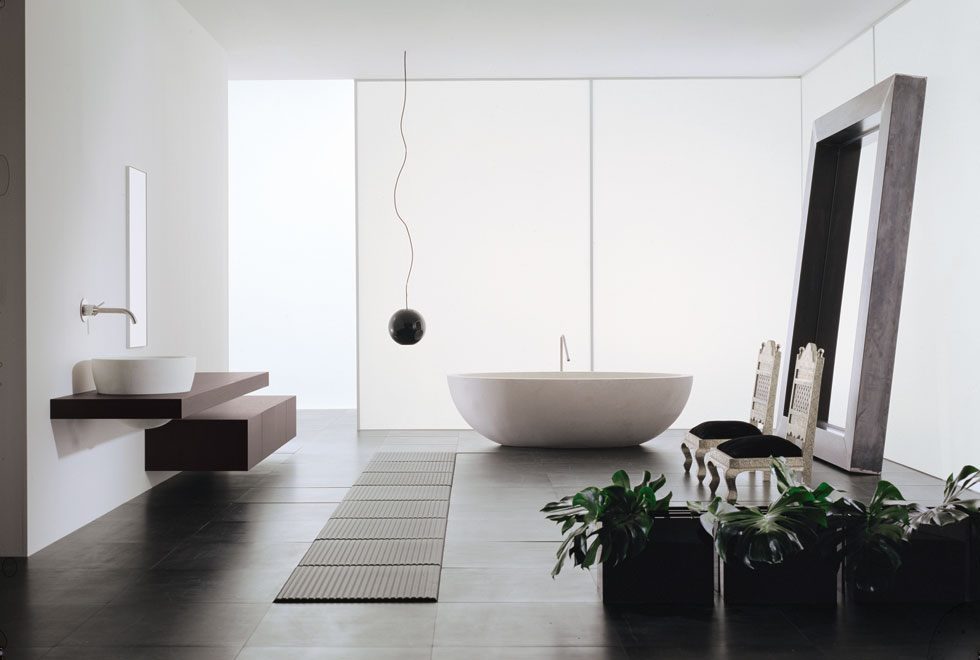 Baño moderno en blanco y negro